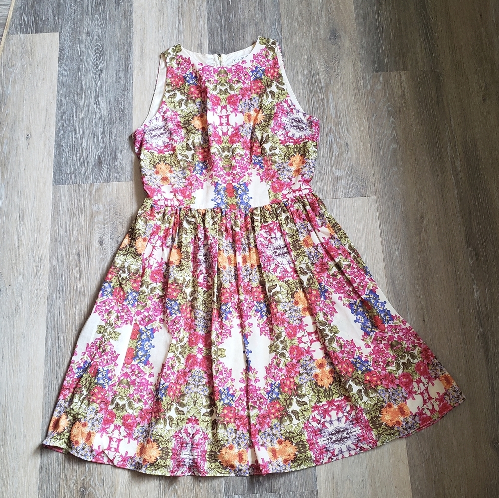Gorgeous dress - Picture 1 of 13